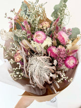 Load image into Gallery viewer, Medium Dried Floral Arrangement