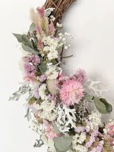 Load image into Gallery viewer, Dried Floral Wreath