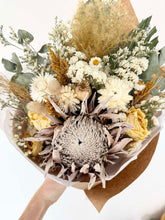 Load image into Gallery viewer, Medium Dried Floral Arrangement